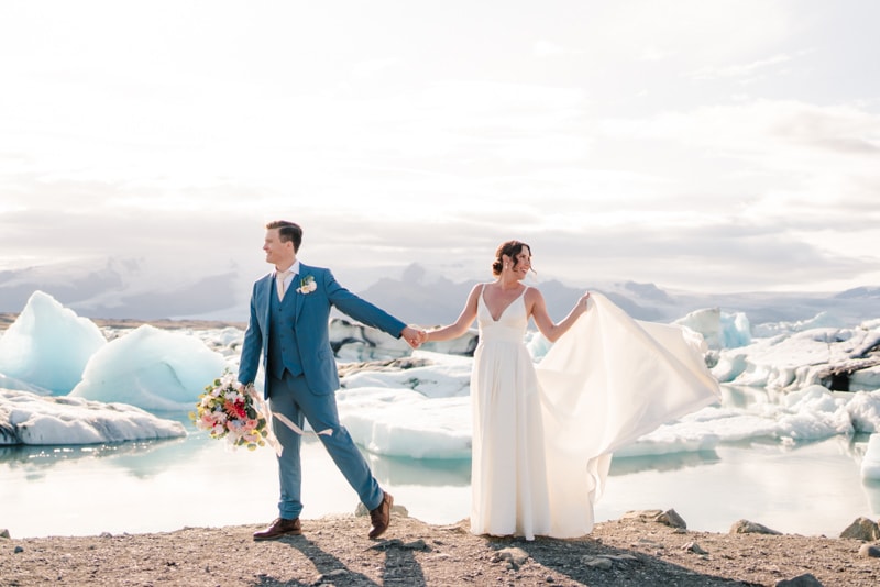 glacier lagoon elopement in iceland