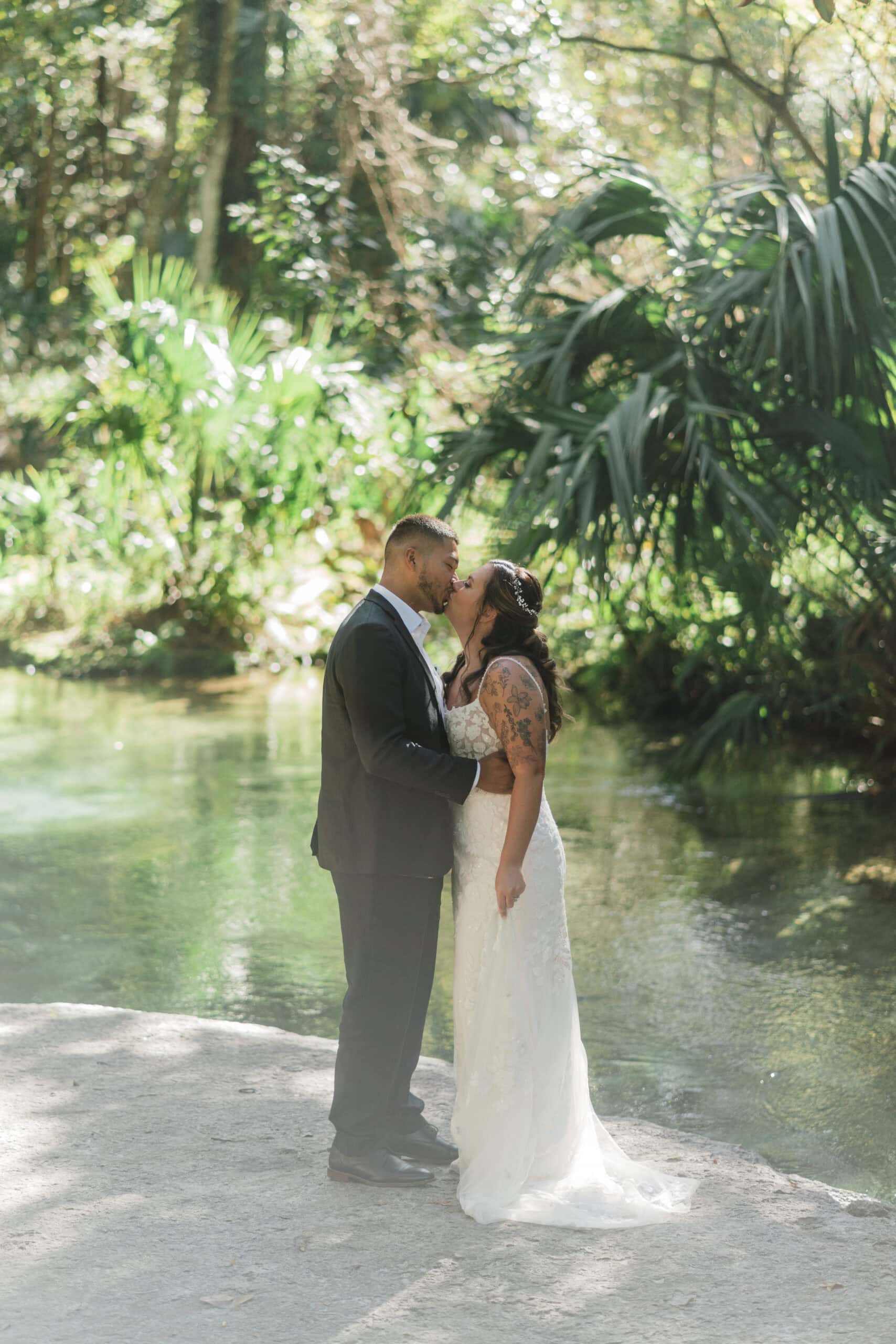 elopement couple kissing during their florida springs elopement
