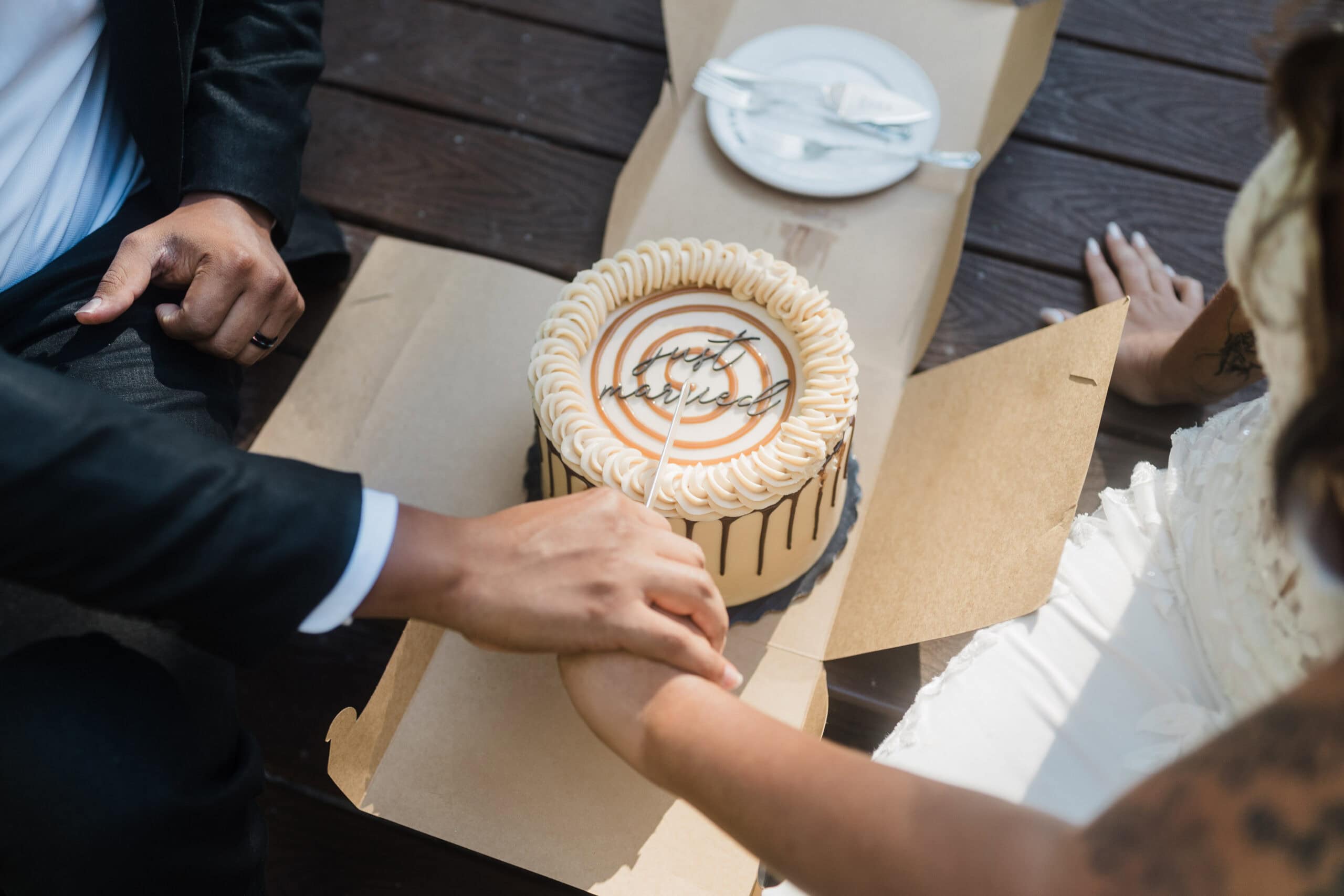 elopement couple cutting a small cake