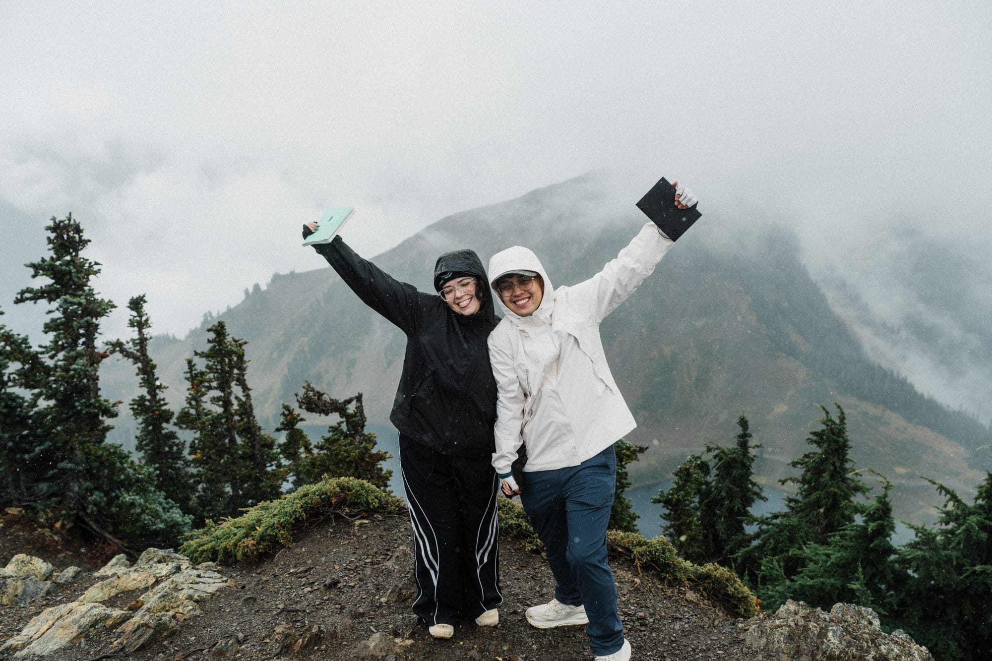 elopement couple at Winchester Mountain Fire Lookout
