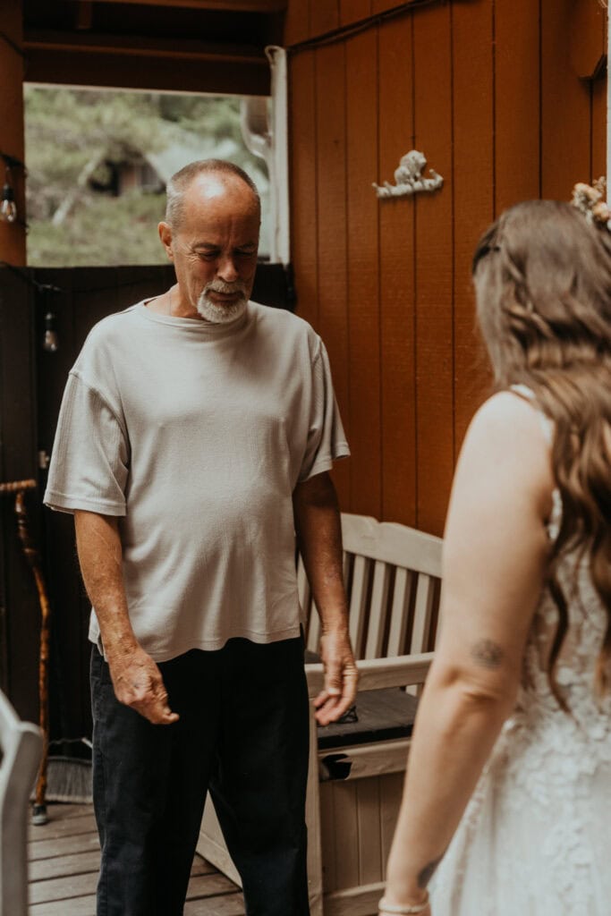 bride and dad first look