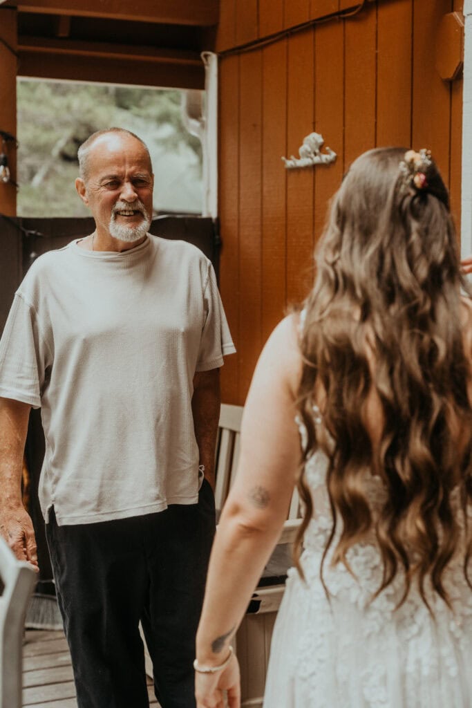 bride and dad first look