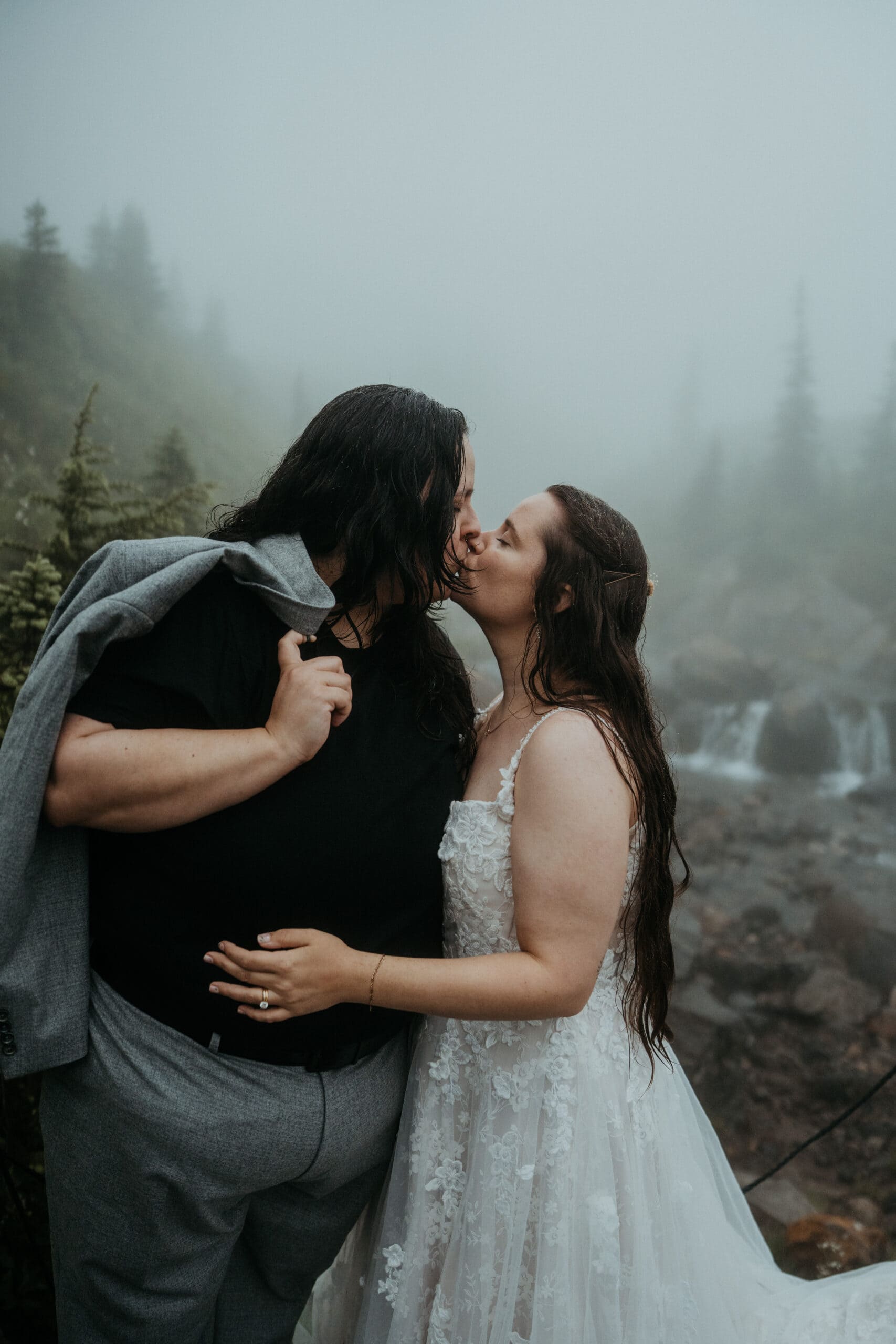 elopement couple kissing in mt rainier national park