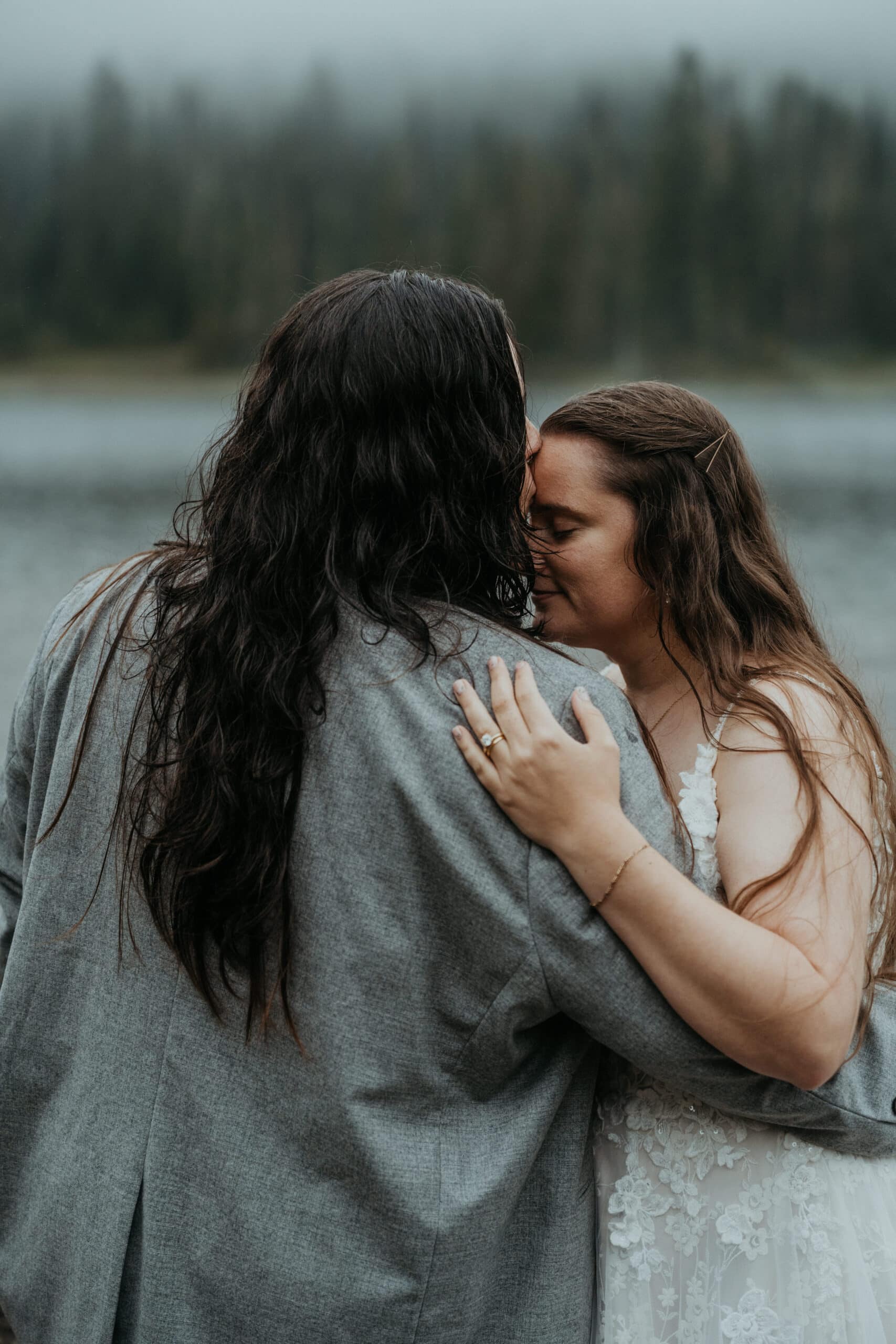 elopement couple kissing in mt rainier national park